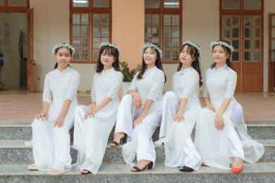 Chọn áo dài chụp kỷ yếu thế nào cho đẹp?