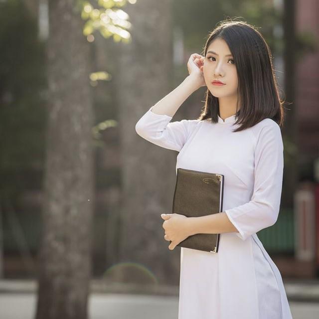 Gợi ý các mẫu áo dài trắng nữ sinh THPT được ưa chuộng nhất