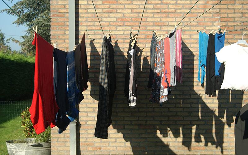 Top 6 mẹo bảo quản, hong khô quần áo mùa nồm ẩm hiệu quả