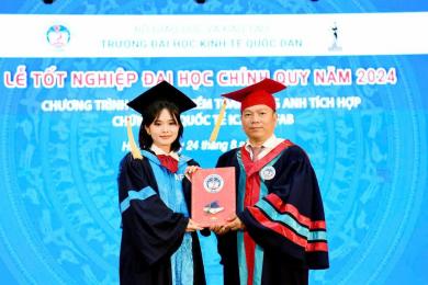 Khi Nào Nên Thuê Áo Tốt Nghiệp Đại Học Kinh Tế Quốc Dân?