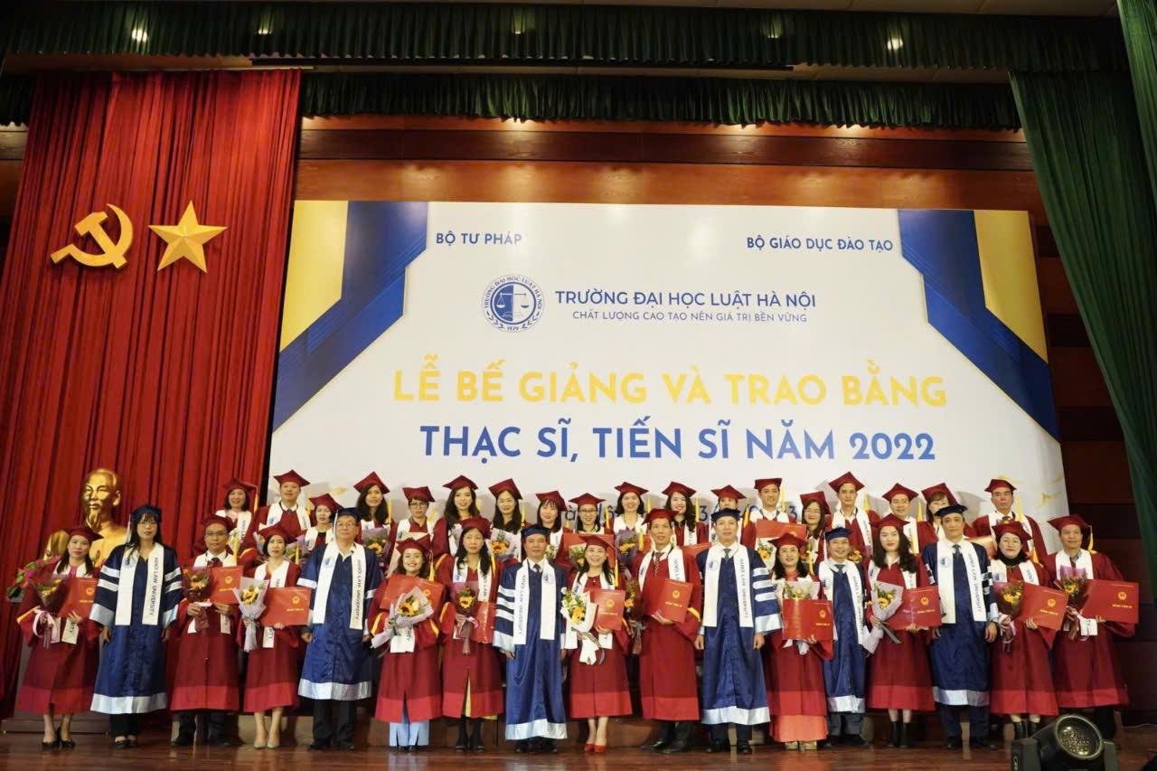 3 Lợi ích của việc may áo tốt nghiệp đại học tại Duyên Hà