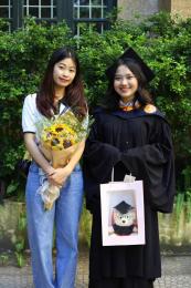 Thuê áo cử nhân đại học giá bằng tô phở, bạn có tin không?