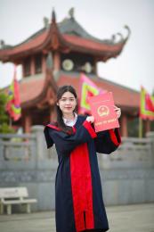 Thuê áo tốt nghiệp trung học cơ sở có đắt không? Mách bạn địa chỉ chi tiết