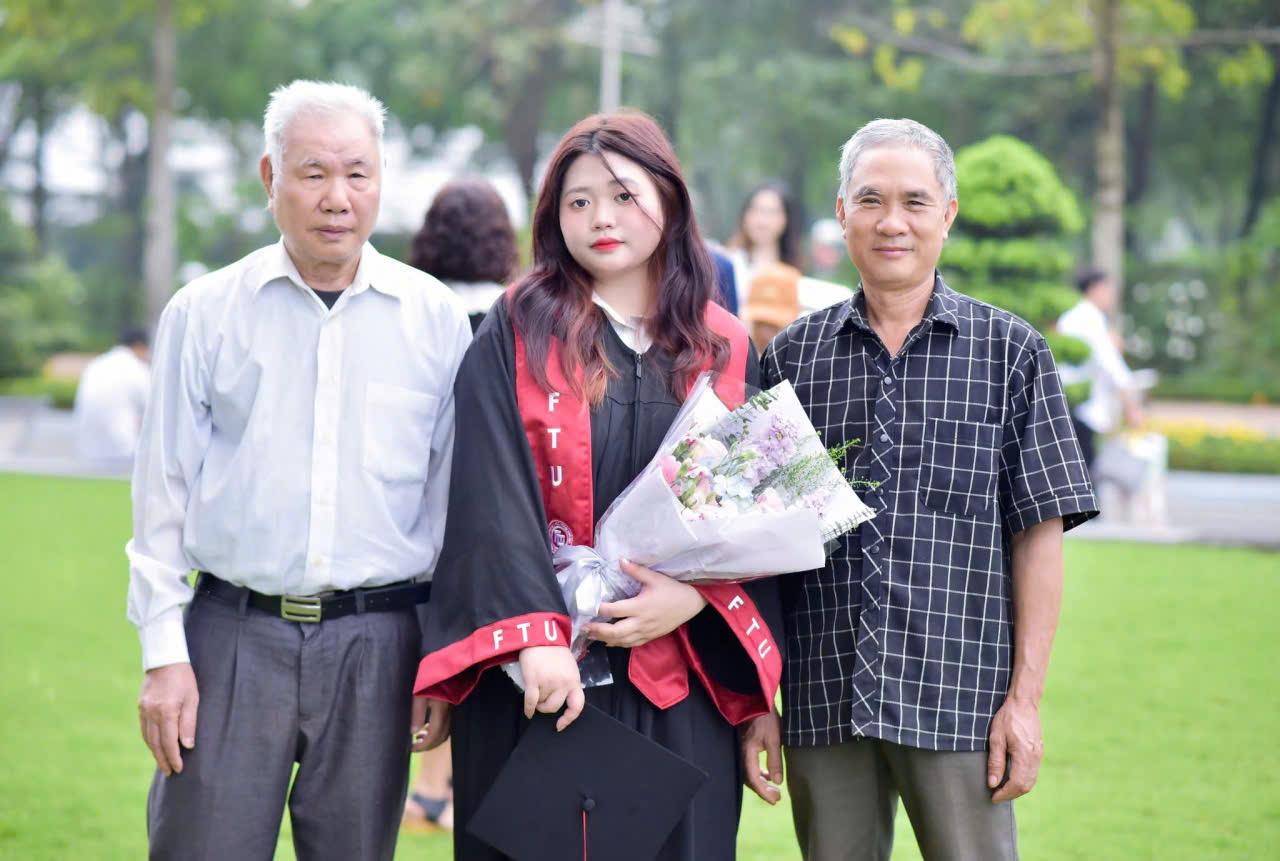 Giới thiệu dịch vụ cho thuê áo tốt nghiệp FTU tại Duyên Hà