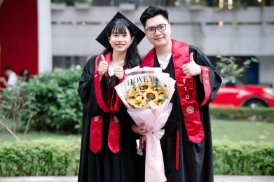 Mua áo tốt nghiệp đại học ngoại thương có đắt không? Mua ở đâu uy tín?