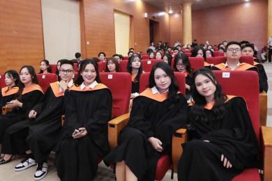 Giặt là áo cử nhân trọn gói – cách bảo quản áo cử nhân tối ưu nhất