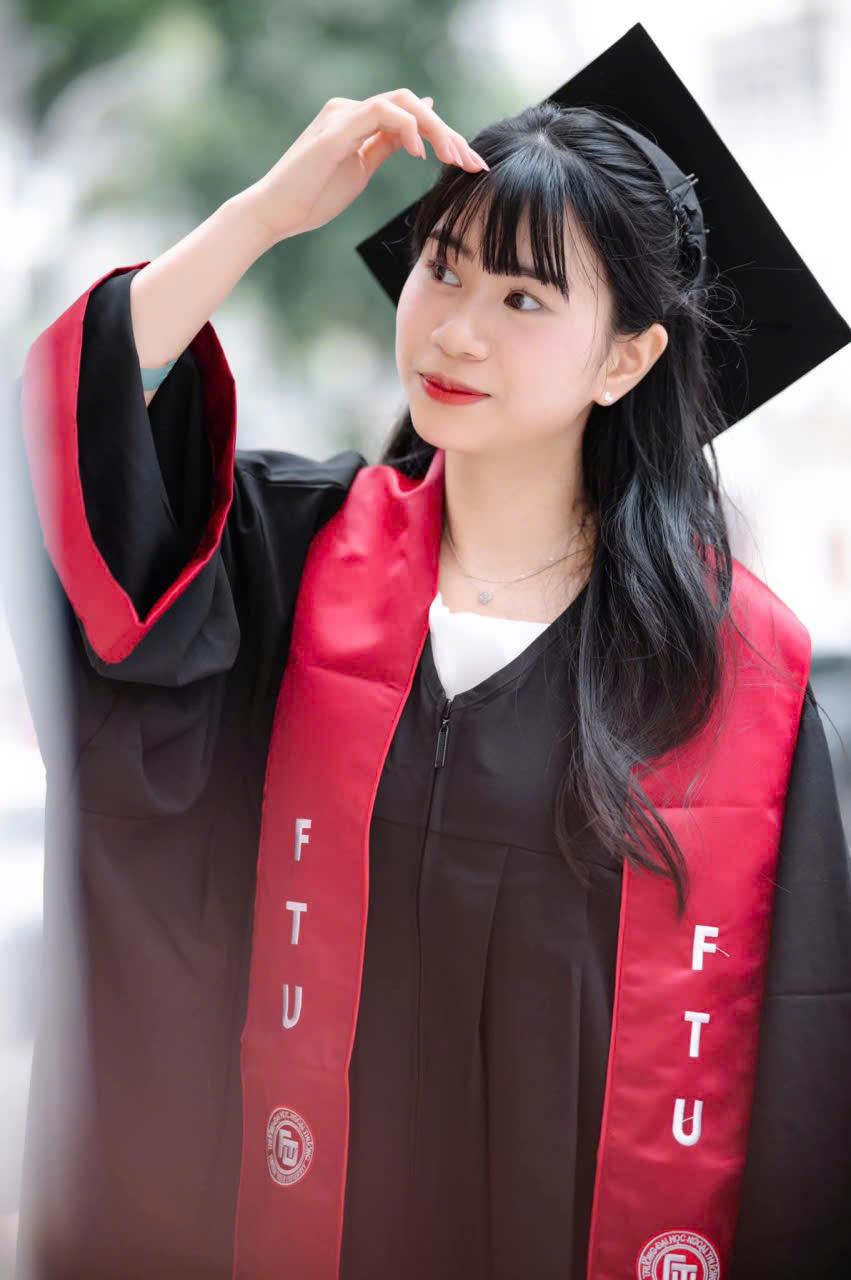 Dịch vụ may áo cử nhân đại học Ngoại Thương tại Duyên Hà có gì đặc biệt?