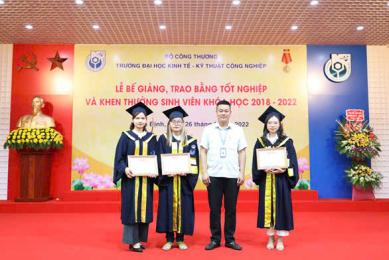 Địa chỉ thuê áo tốt nghiệp UNETI sinh viên nhất định phải biết