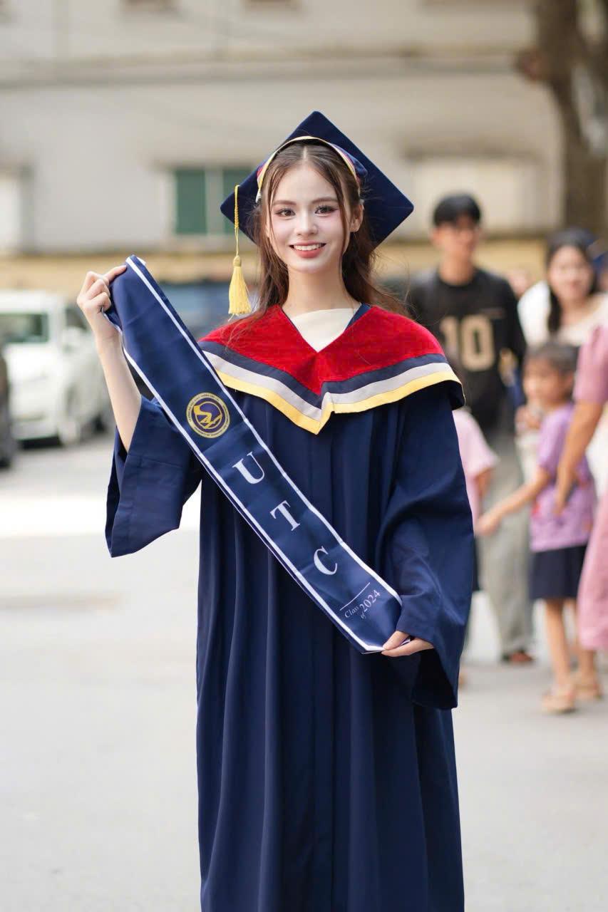 Kinh nghiệm Thuê áo cử nhân đại học GTVT siêu chất lượng