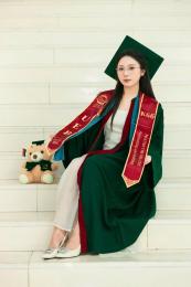 3 bước thuê áo cử nhân UEB chất lượng, giá tốt