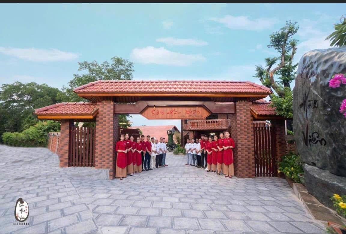 Kinh nghiệm chọn lựa đối tác may áo dài lễ tân đồng phục nhà hàng