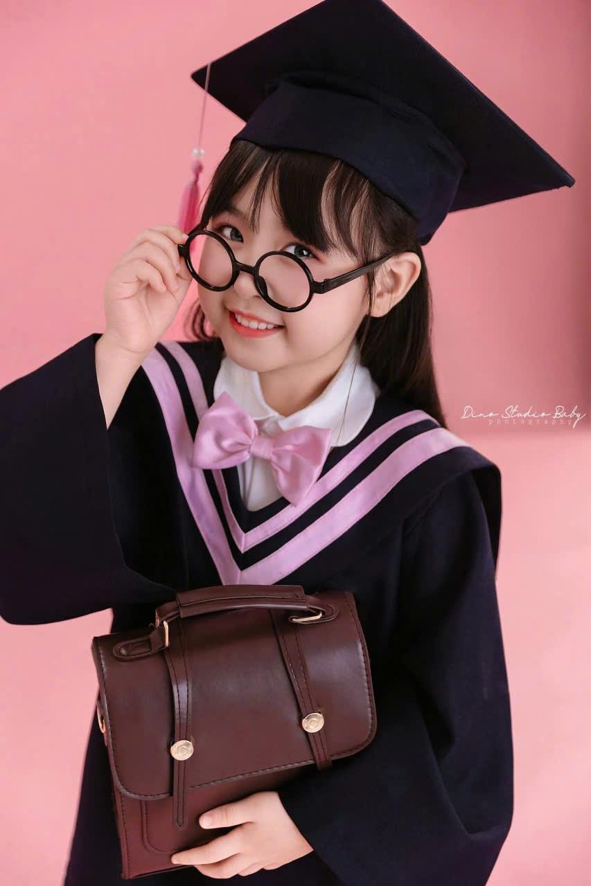 Say mê với bộ sưu tập áo cử nhân mầm non Hàn Quốc của Duyên Hà