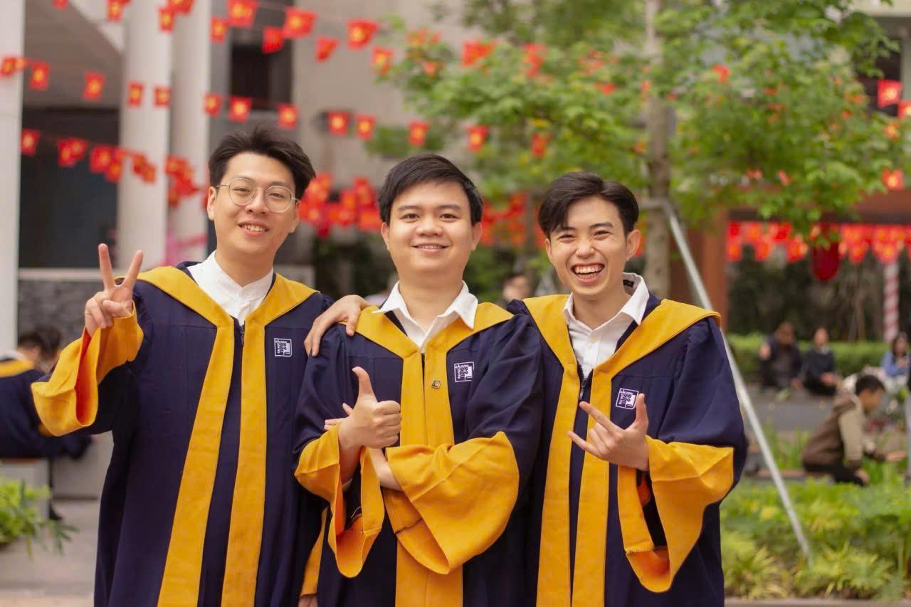 Duyên Hà may áo cử nhân Đại học Kiến Trúc uy tín, chất lượng