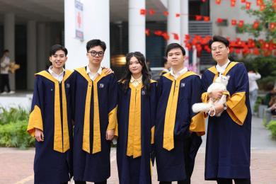 Mách nhỏ sinh viên cách Thuê áo cử nhân HUCE nhanh chóng, uy tín