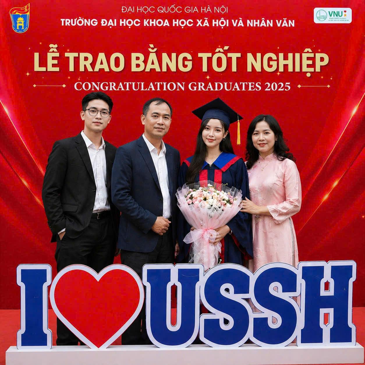 3 lý do nên chọn thuê áo cử nhân USSH-VNU tại Duyên Hà