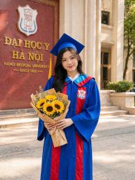Duyên Hà địa chỉ cho thuê áo cử nhân Đại học Y Hà Nội