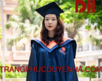 Nên chọn in hay thêu logo lên áo tốt nghiệp đại học?