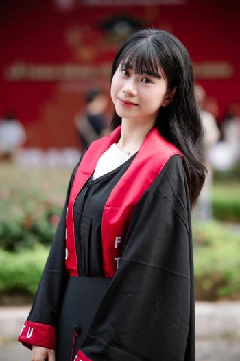 Áo cử nhân Đại học Ngoại Thương