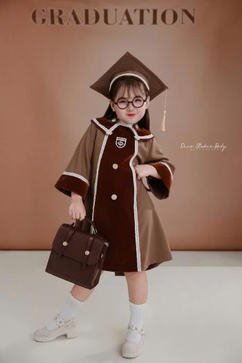 Giới thiệu mẫu áo cử nhân mầm non hot nhất 2025