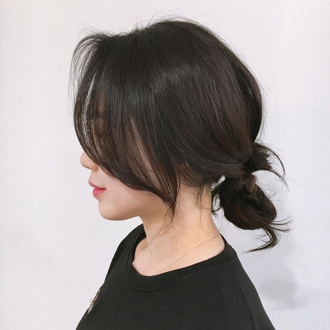 Tóc búi thấp - kiểu tóc đội mũ tốt nghiệp dành cho nữ