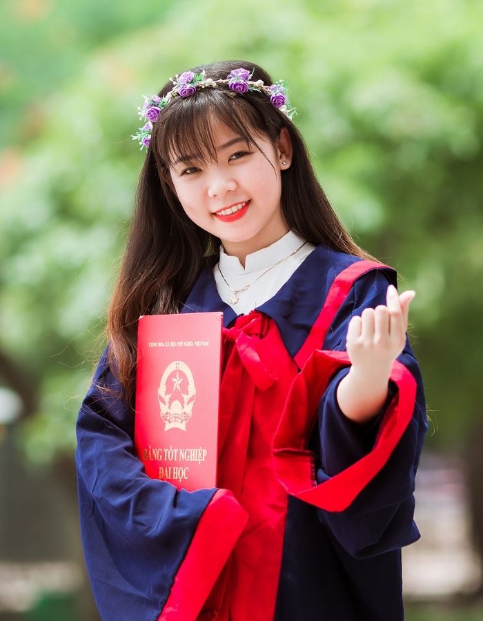 Tóc mái thưa - kiểu tóc đội mũ tốt nghiệp cá tính