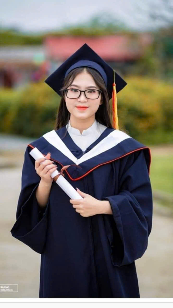thuê áo cử nhân cấp 3