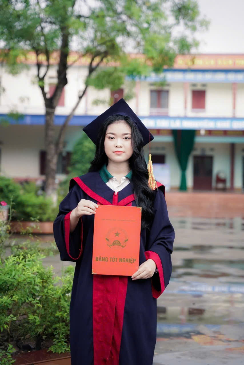thuê áo tốt nghiệp cấp 3 giá rẻ