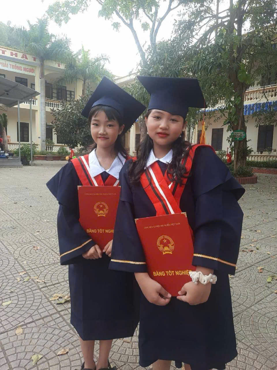 thuê áo tốt nghiệp trung học cơ sở