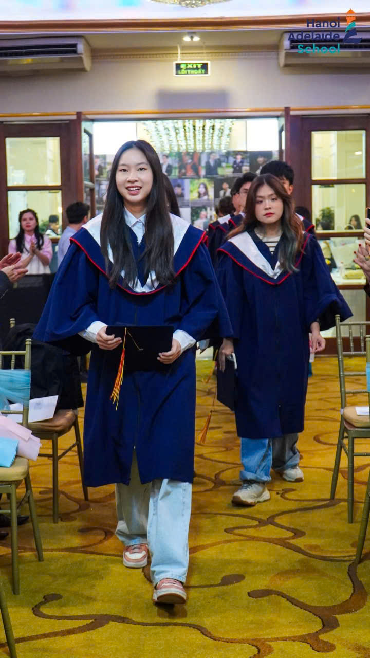 thuê áo cử nhân cấp 3