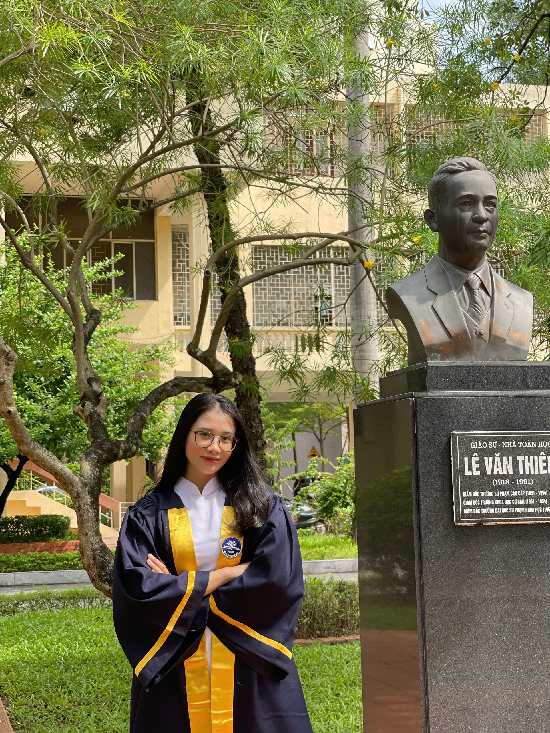 thuê áo tốt nghiệp đại học sư phạm