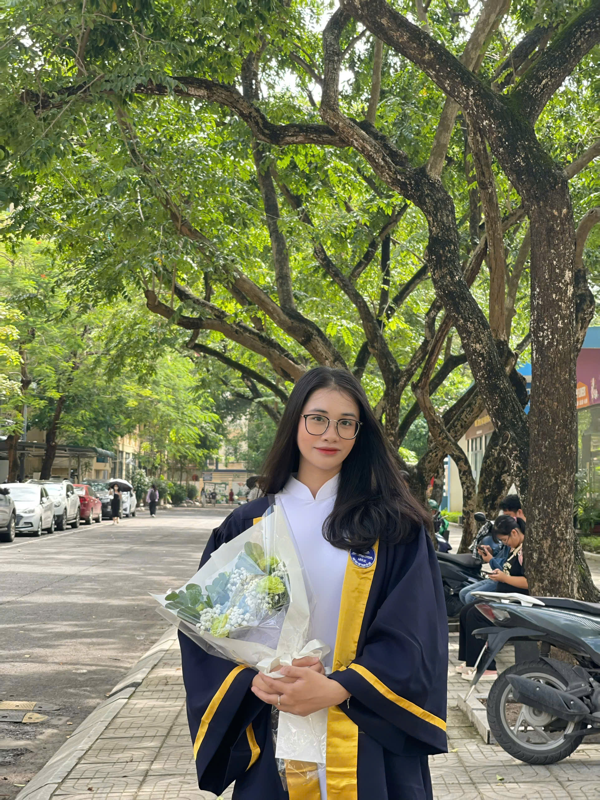 Thuê Áo Cử Nhân Đại Học Sư Phạm