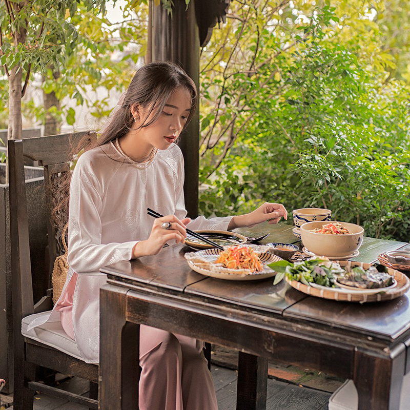Mẫu áo bà ba cách tân hot mặc Tết 2023