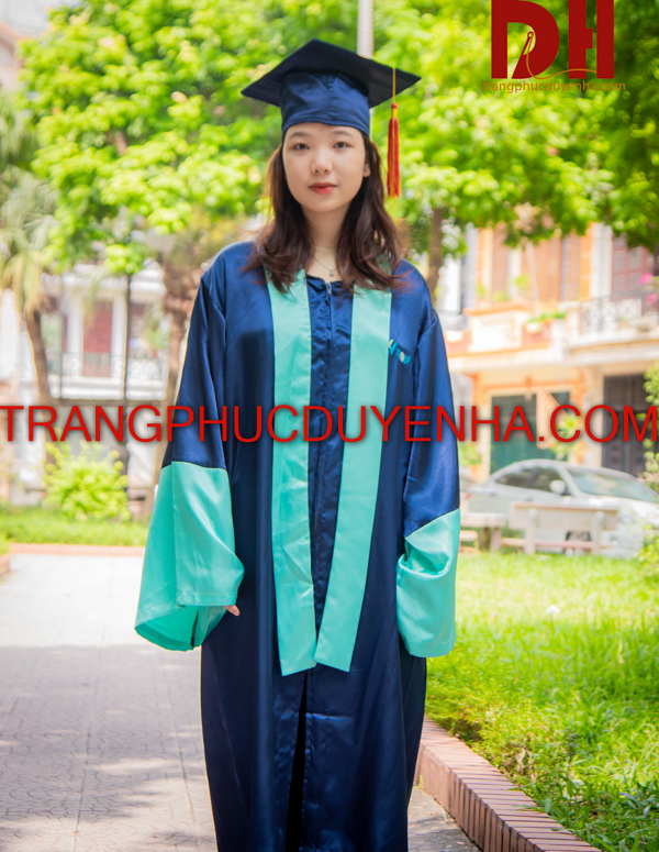 thuê áo cử nhân đại học