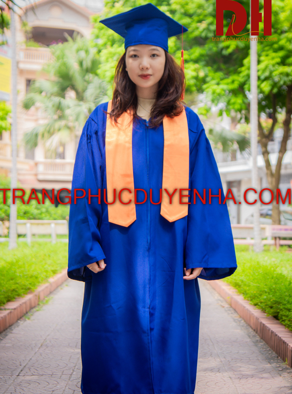 thuê áo cử nhân đại học giá rẻ