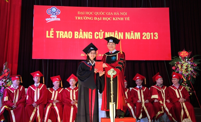 cho thuê áo tốt nghiệp