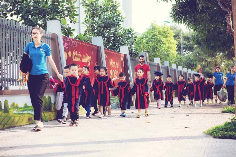 Áo tốt nghiệp mầm non ở Duyên Hà