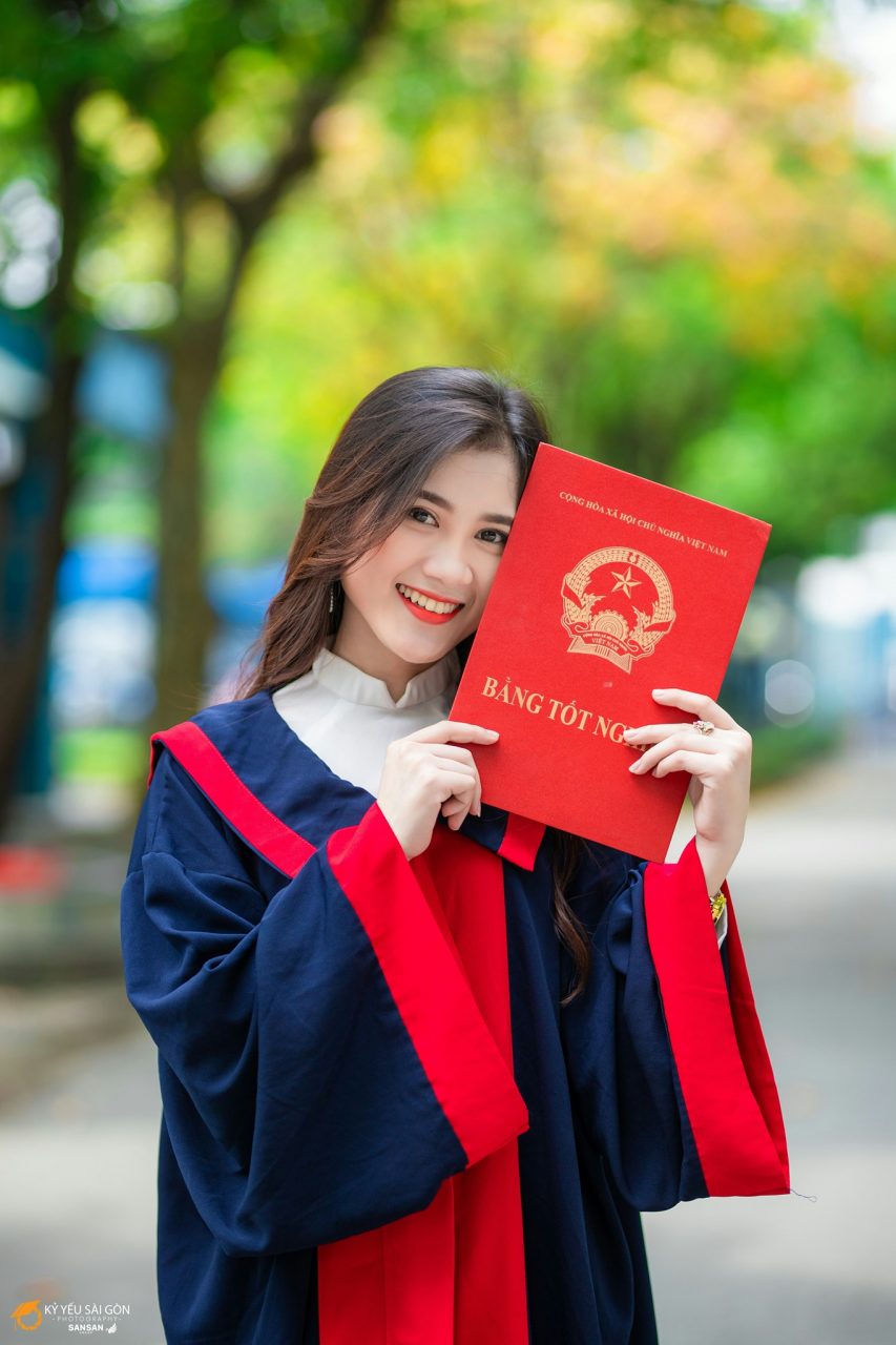 thuê áo tốt nghiệp cấp 3 giá rẻ