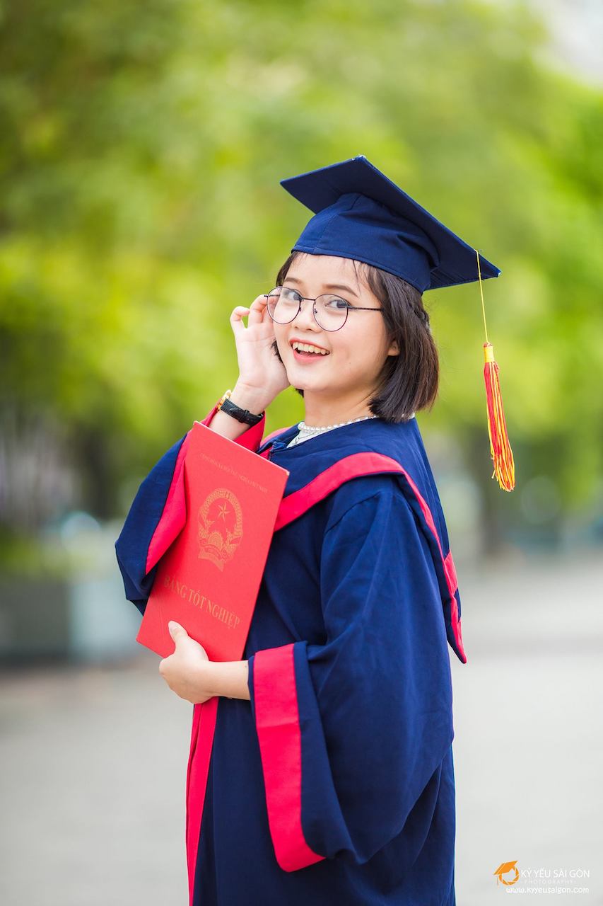 thuê áo tốt nghiệp cấp 3 giá rẻ