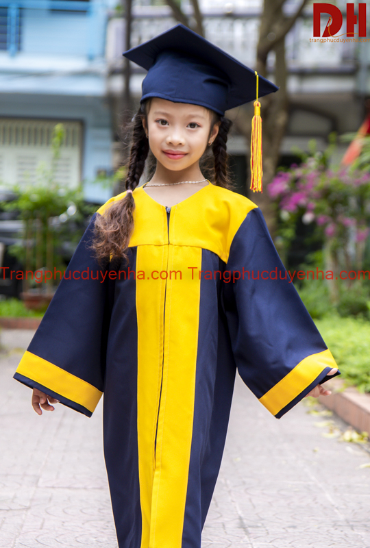 Áo cử nhân mầm non