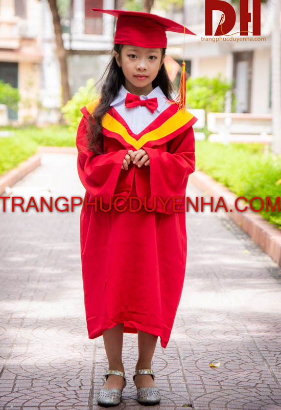Áo cử nhân mẫu giáo vải dâu