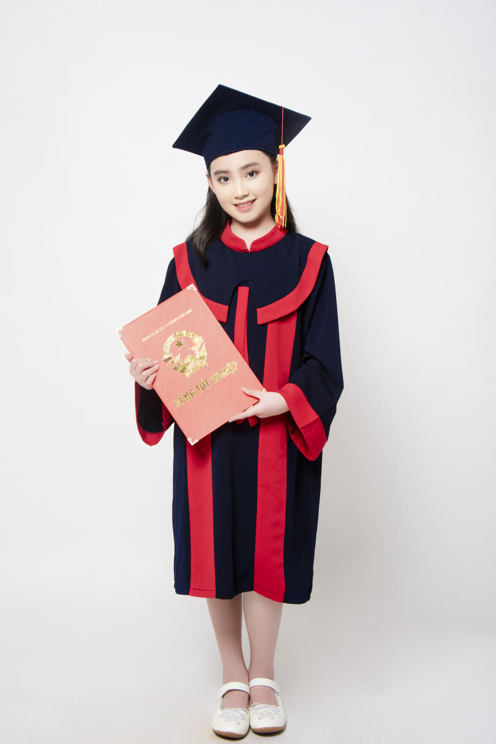 Áo cử nhân tiểu học