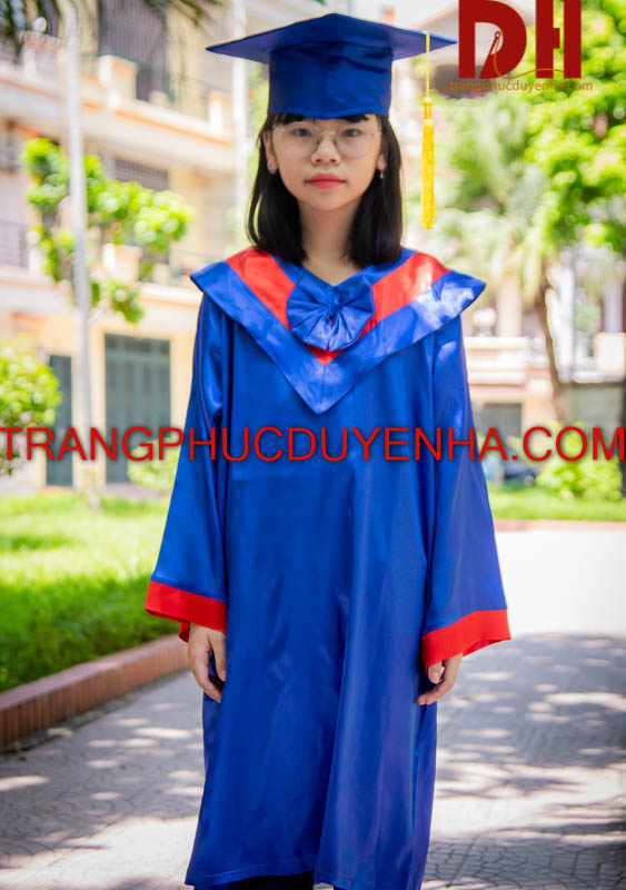 Áo cử nhân tiểu học