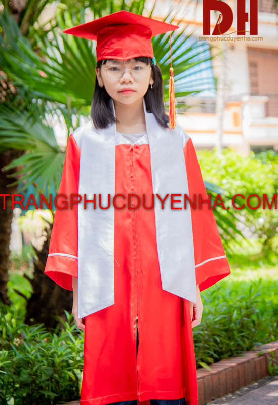 Áo cử nhân tiểu học