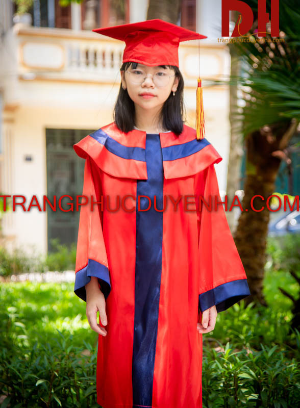 Áo cử nhân tiểu học