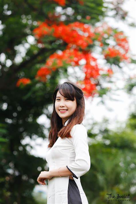 Áo dài chụp kỷ yếu