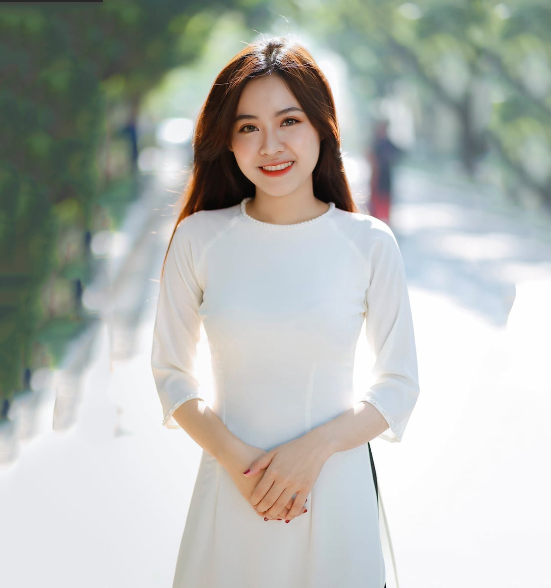 Những mẫu áo dài trắng nữ sinh lớp 10 đẹp nhất