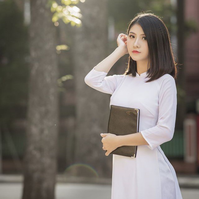 Những mẫu áo dài trắng nữ sinh lớp 10 đẹp nhất