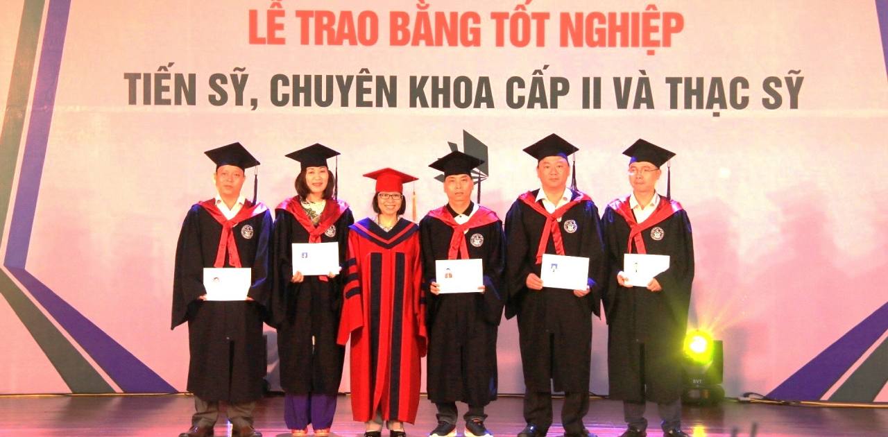 Áo tốt nghiệp tiến sĩ có những loại nào?