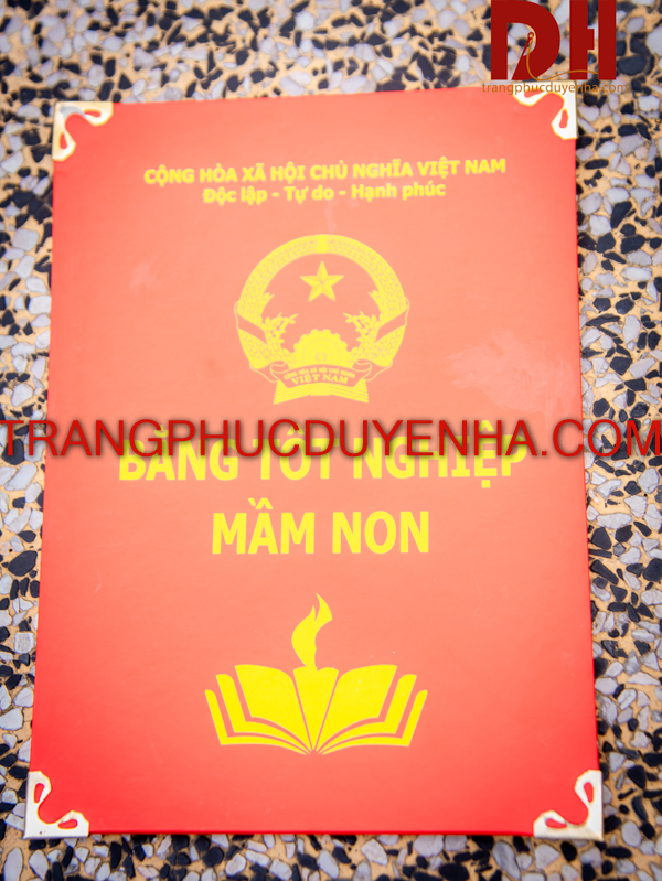 Bằng tốt nghiệp chụp kỷ yếu mầm non