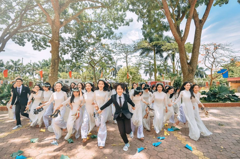 Những lưu ý trong cách tạo dáng chụp ảnh áo dài kỷ yếu